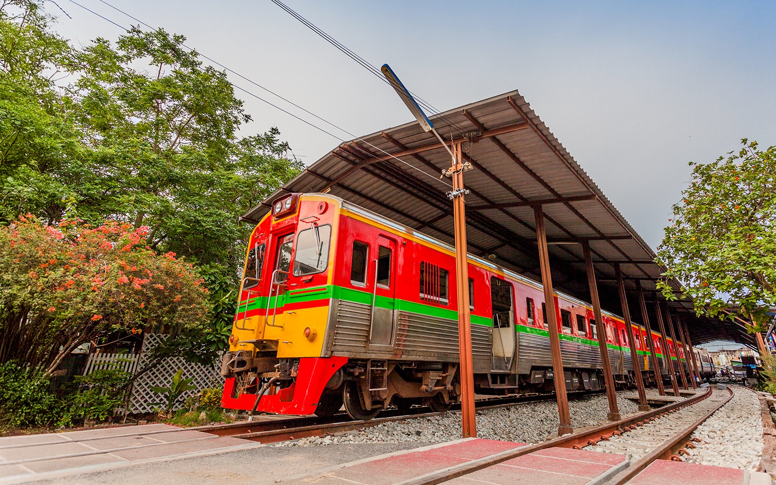 From Bangkok: Ayutthaya Temple, Railway Market & Damnoen Saduak Floating Market Full-Day Guided Tour with Lunch & Hotel Transfers — gallery 4