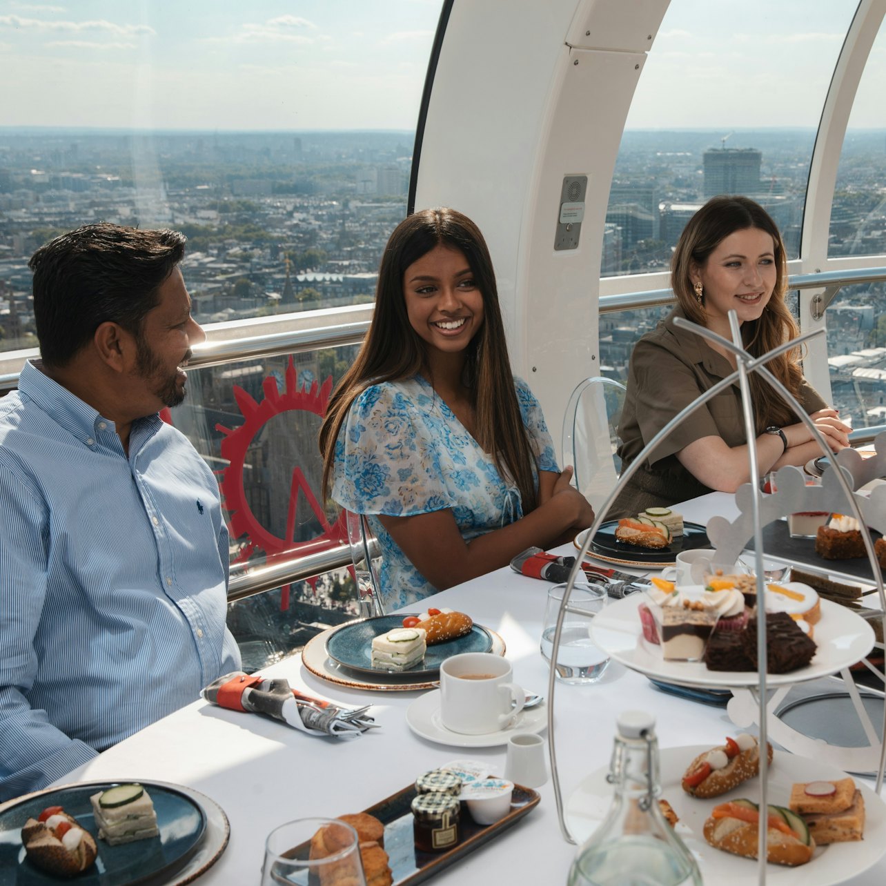 London Eye: Fast Track Ticket + Afternoon Tea Experience + Lounge Access
