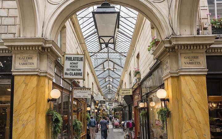 Paris - Passages Couverts : Visite guidée théatralisée en français