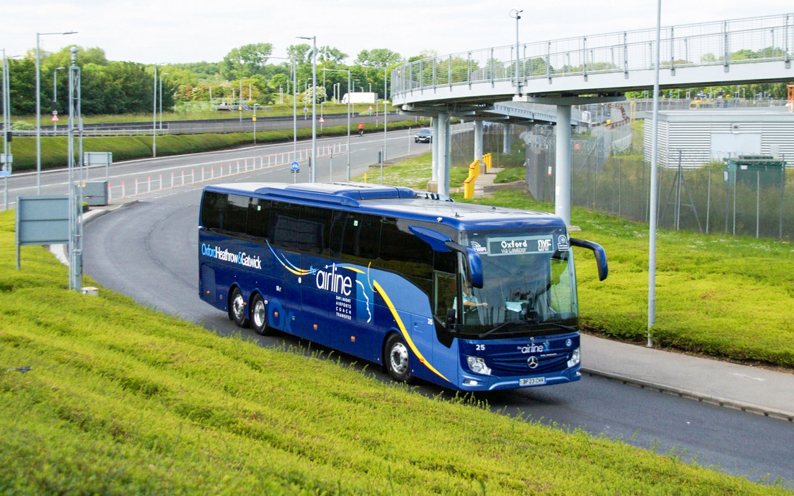 Bus Transfers: London Heathrow Airport to/from Oxford by The Airline — main image