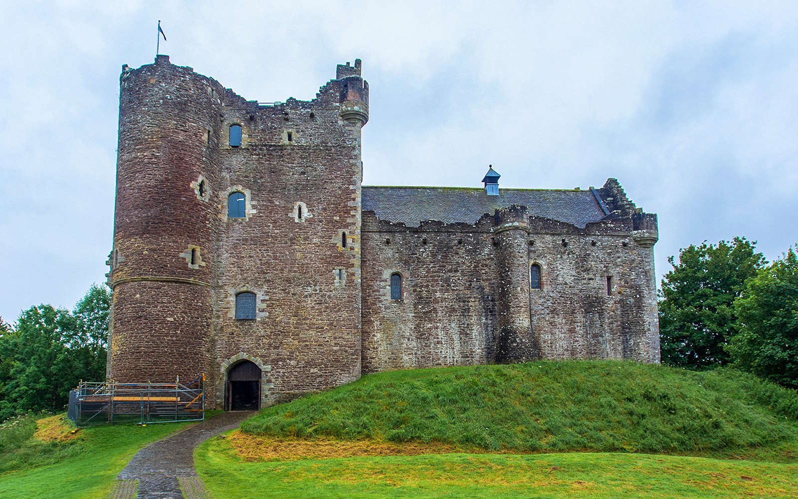 From Edinburgh: Loch Lomond, Stirling Castle & Kelpies Day Trip