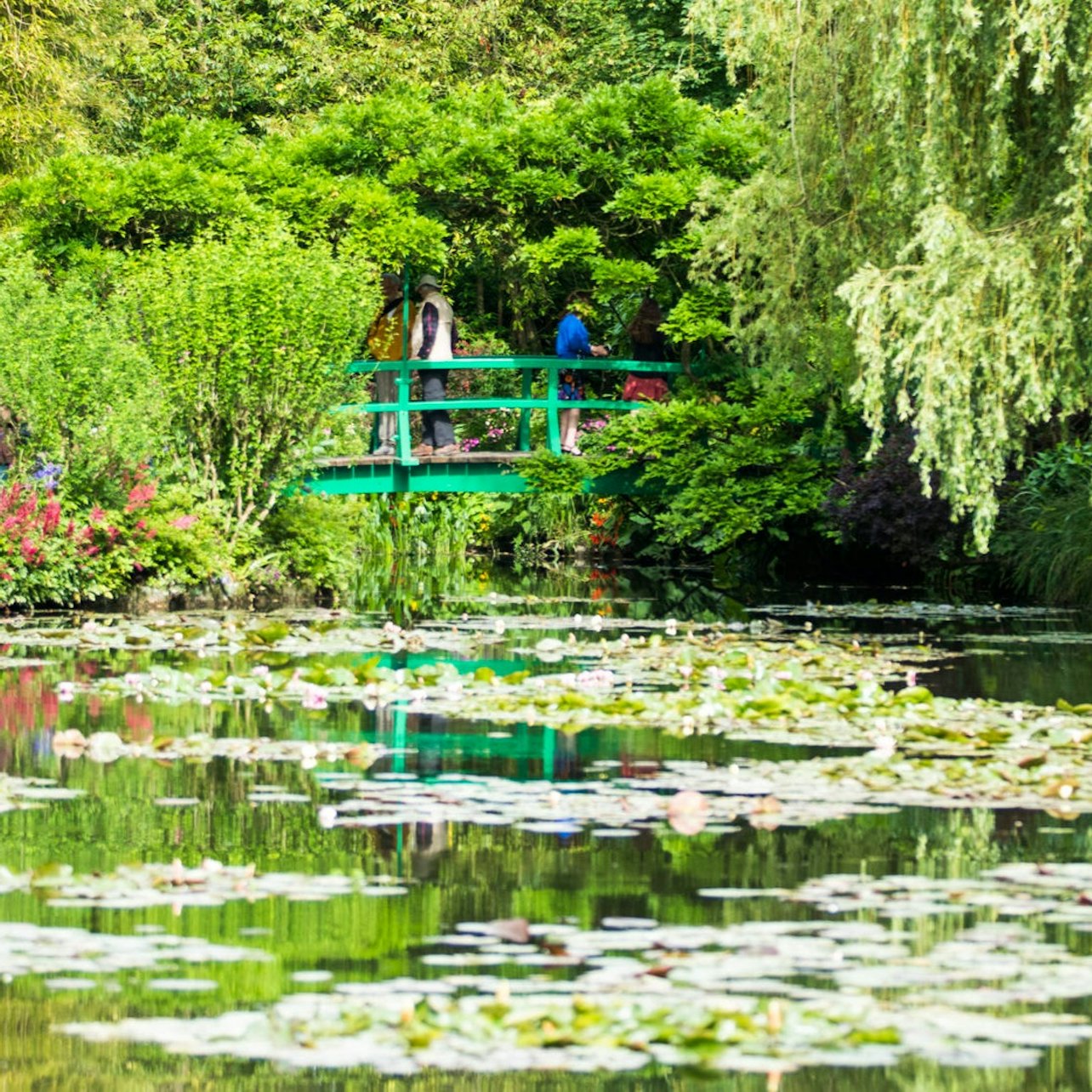Giverny & Auvers-sur-Oise Guided Day Trip from Paris visitor view
