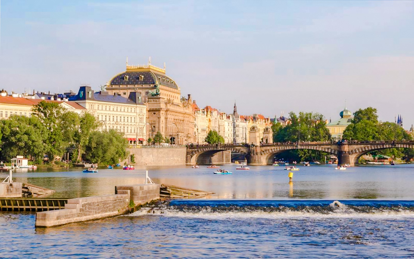 1-Hour Panoramic Sightseeing Cruise in Prague with Online Audio Guide — gallery 1