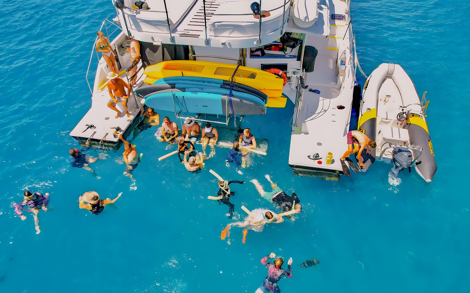 Airlie Beach: Whitsunday Islands Sail, SUP & Snorkel Premium Cruise with Lunch