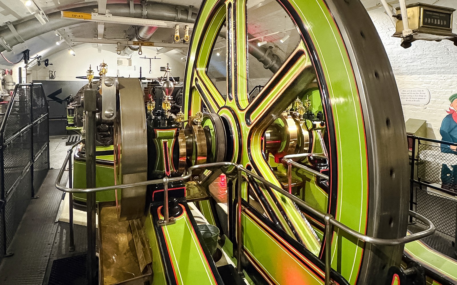 Tower Bridge and Engine Rooms Guided Tour with Thames River Cruise — portrait