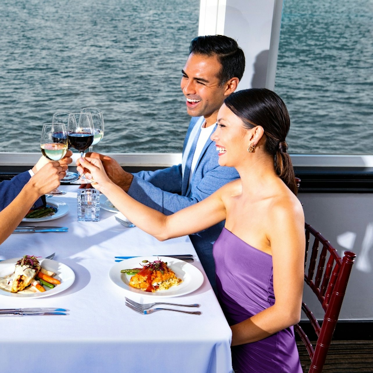 New York: Signature Dinner Cruise visitor view at New York Sightseeing Cruises