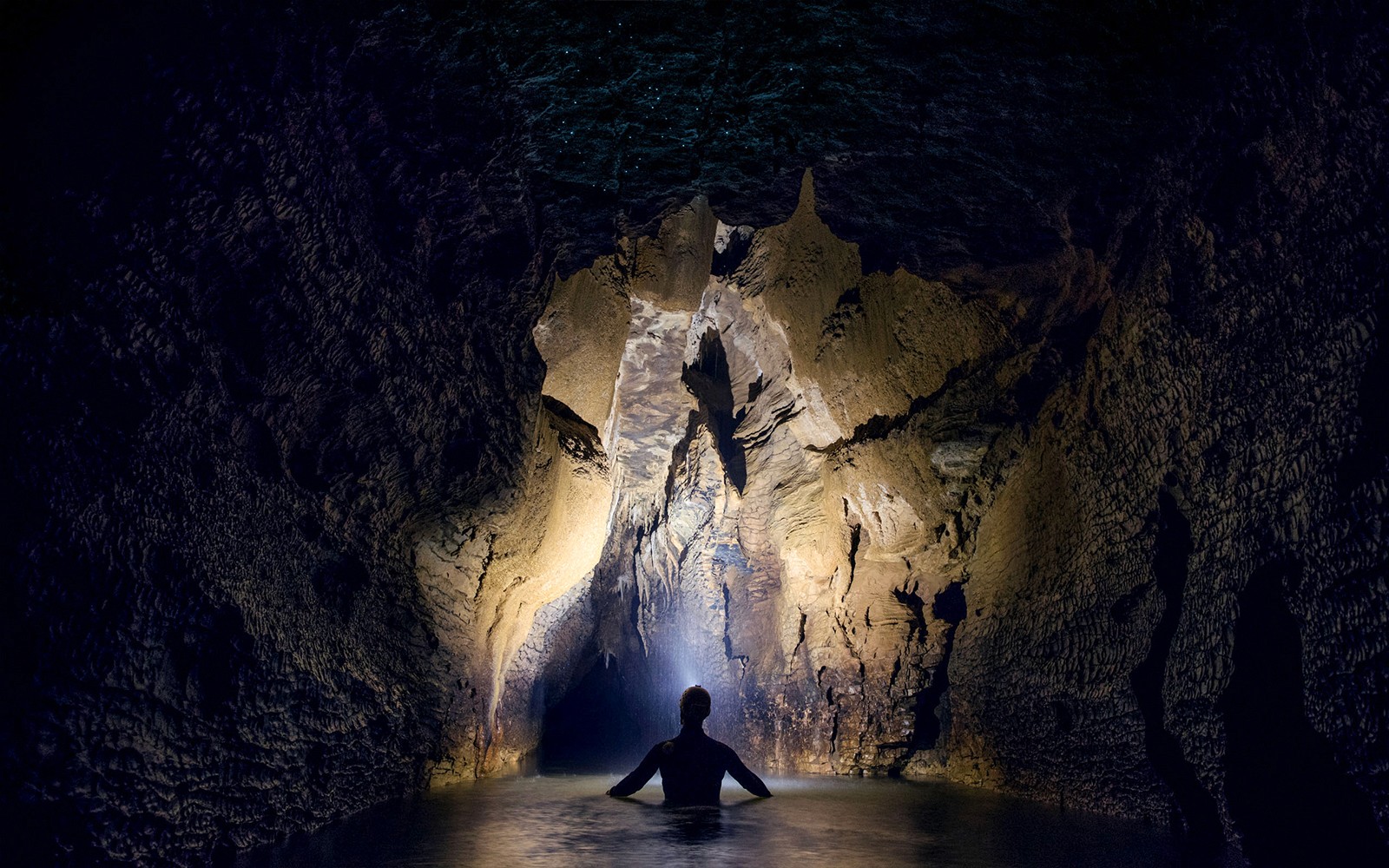 Ruakuri Cave Black Water Rafting Guided Experience 
