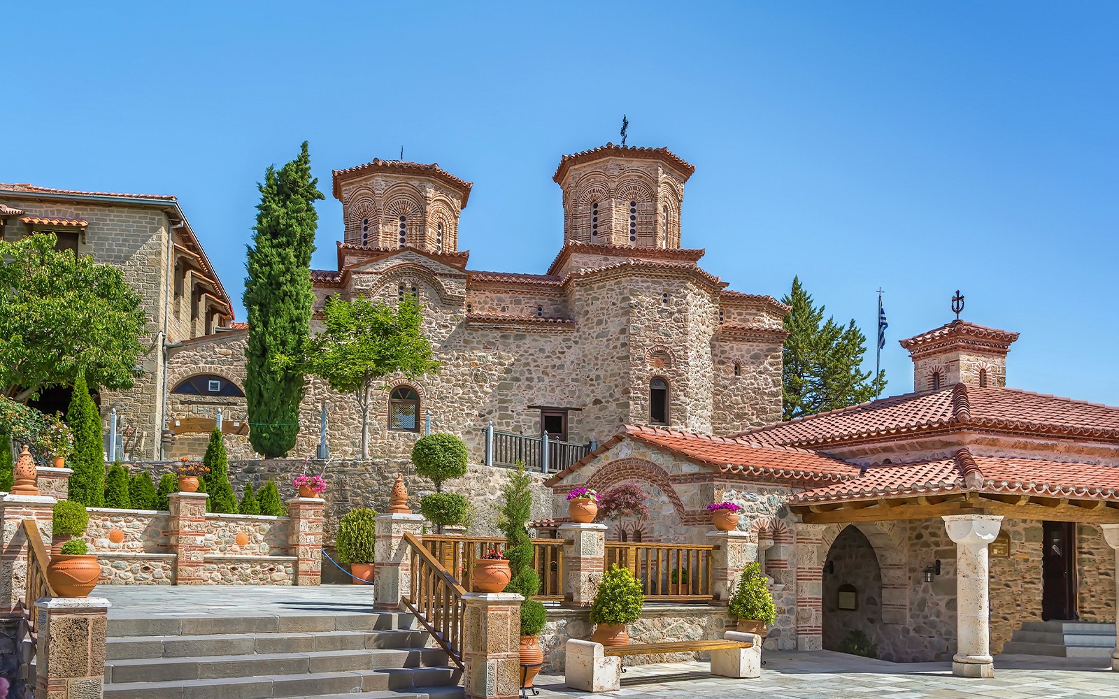 From Thessaloniki: Meteora Monasteries & Caves Full-Day Trip
