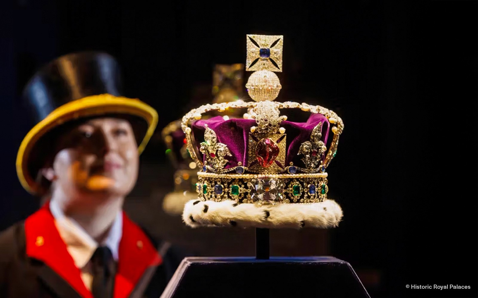 Tower of London Tickets with Access to the Crown Jewels and Beefeater Meet & Greet