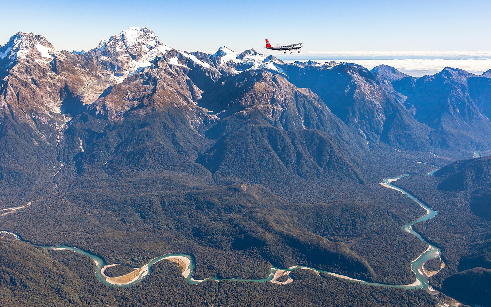 From Queenstown: Milford Sound Scenic Flyover & Cruise