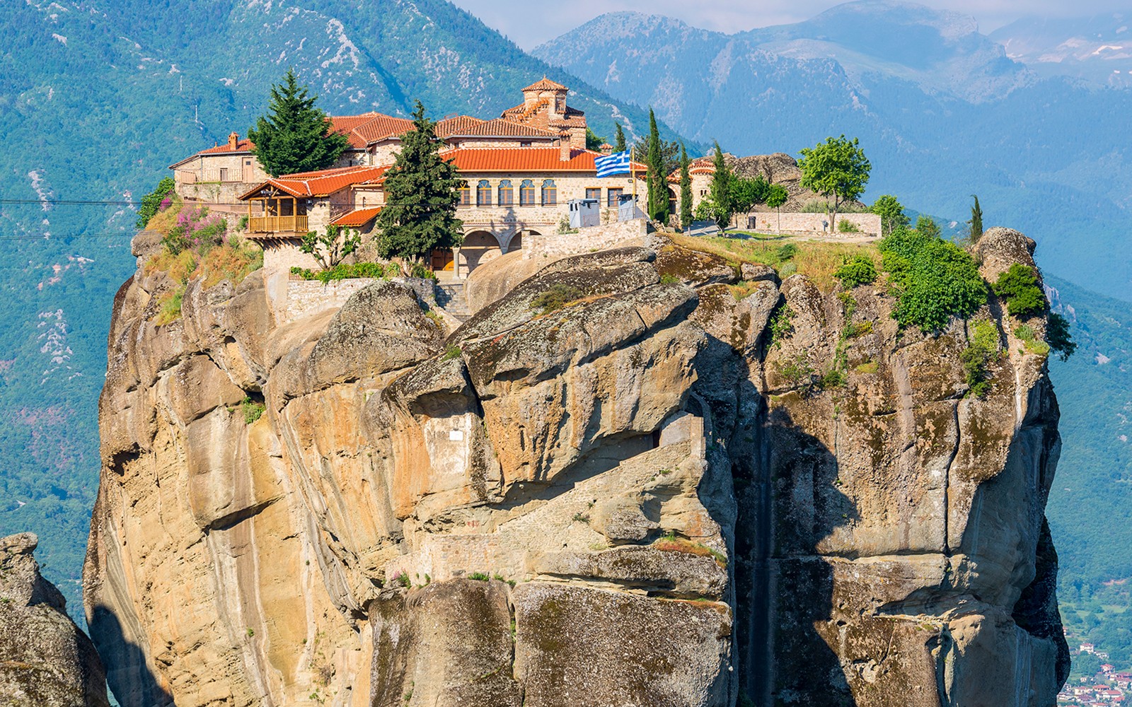 From Athens: Meteora Monasteries & Caves Full-Day Trip