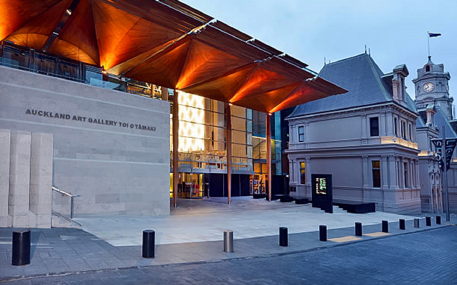 Guided Small Group Walking Tour Through Auckland