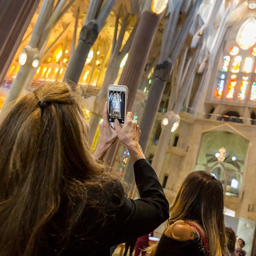 Go With A Local: Skip-The-Line Sagrada Família Tour in Dutch
