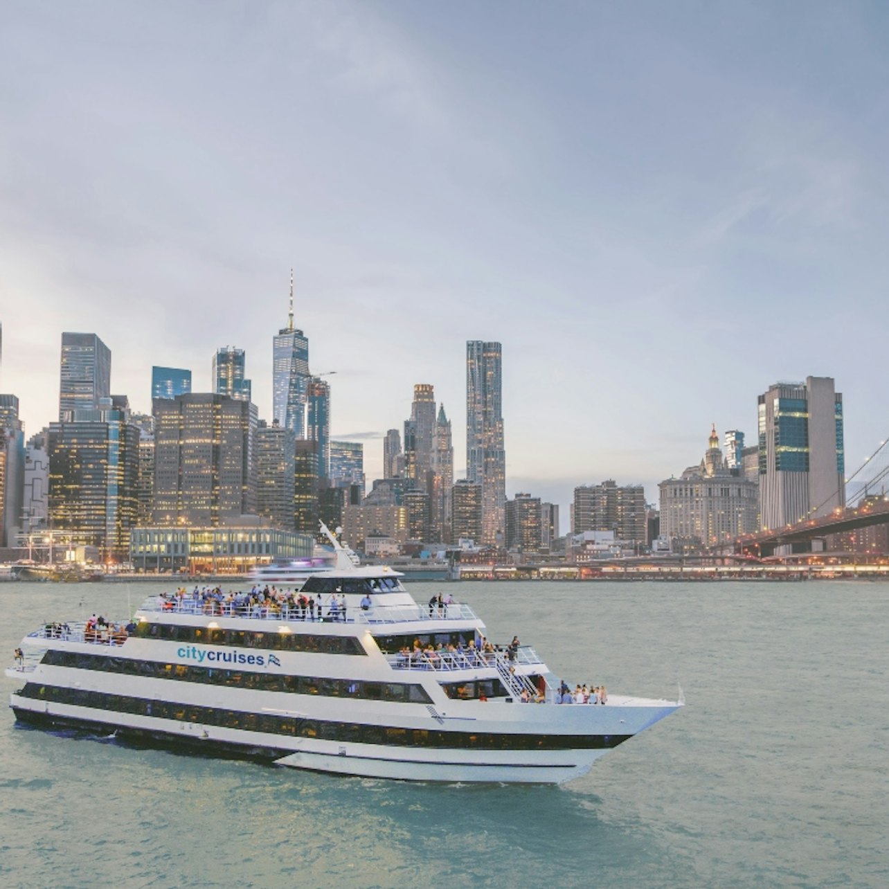 New York: Signature Dinner Cruise visitor view at New York Sightseeing Cruises