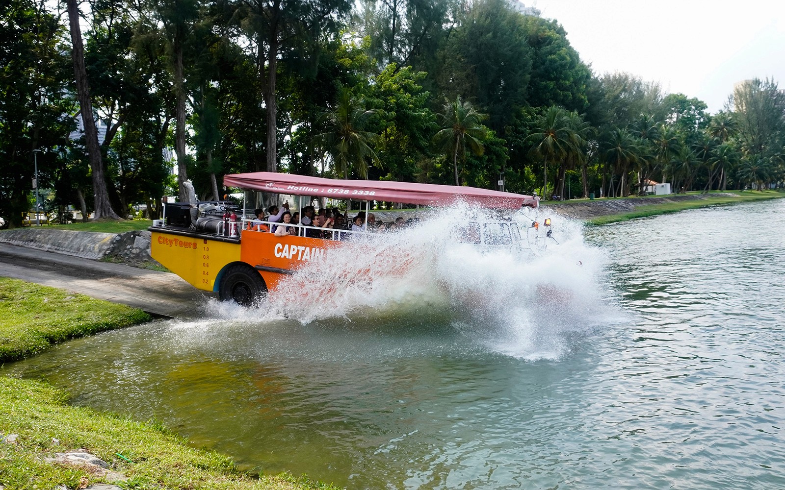 1-hour Singapore Guided Captain Explorer DUKW® Tour