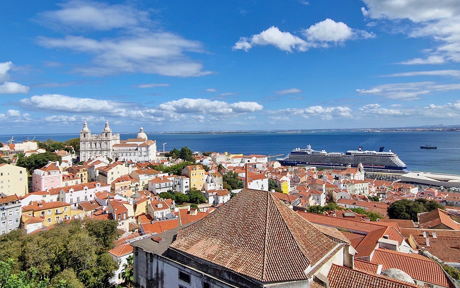 Tower of São Jorge Castle Church Tickets + Free Drink — gallery 3