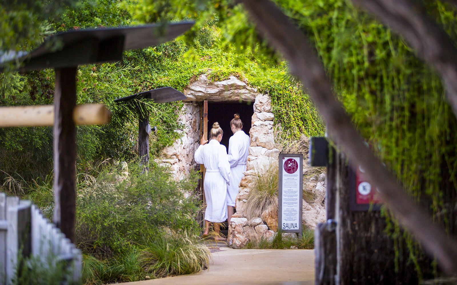 From Melbourne: Peninsula Hot Springs Spa Skip-the-Line Tickets