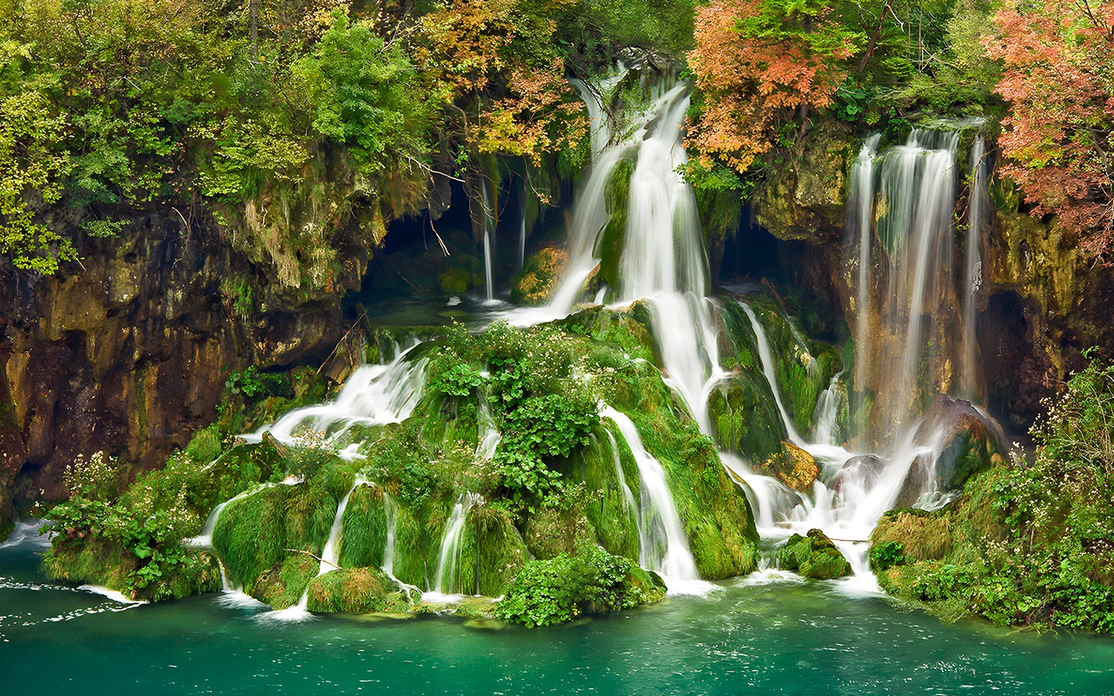 Plitvice Lakes National Park Entry with Panoramic Train & Boat Ride