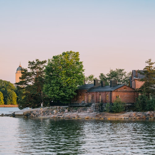 Helsinki: Roundtrip Ferry Transfer to Suomenlinna