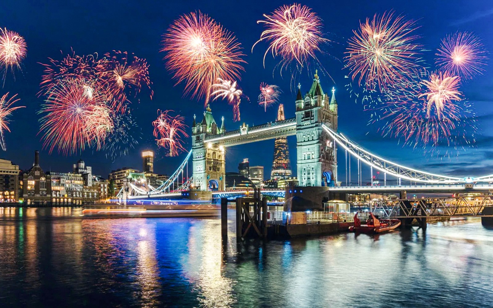 New Year's Eve Fireworks on the River Thames — mobile