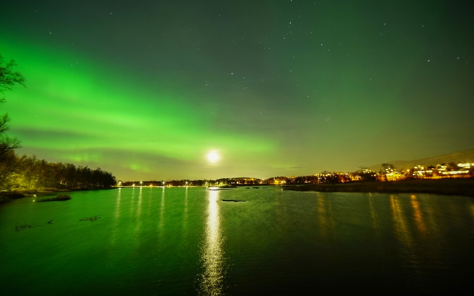 3 to 4-Hour Aurora Borealis Lights Chase Small-Group Tour by VIP Minivan — gallery 3