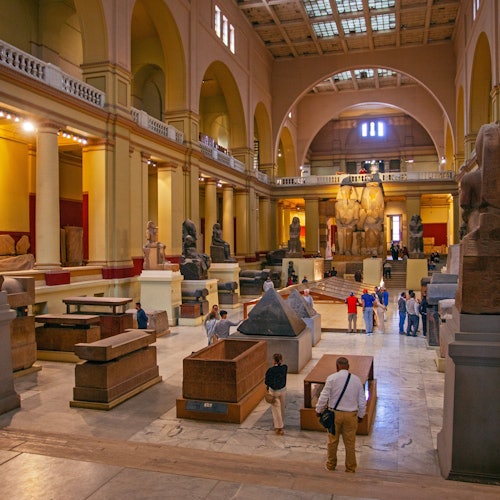 Giza Pyramids, Sphinx, Egyptian Museum & Khan Khalili Bazaar: Female-Guided Tour