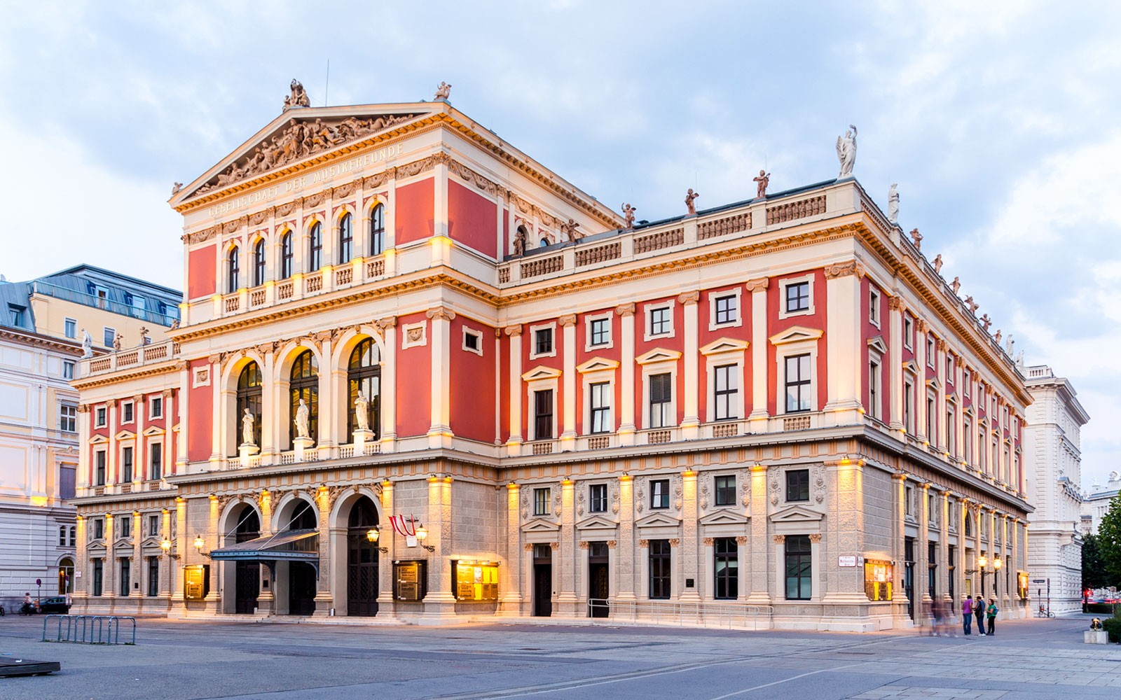 Music Society Vienna: Mozart Concert, Dinner & Carriage Ride at Golden Hall