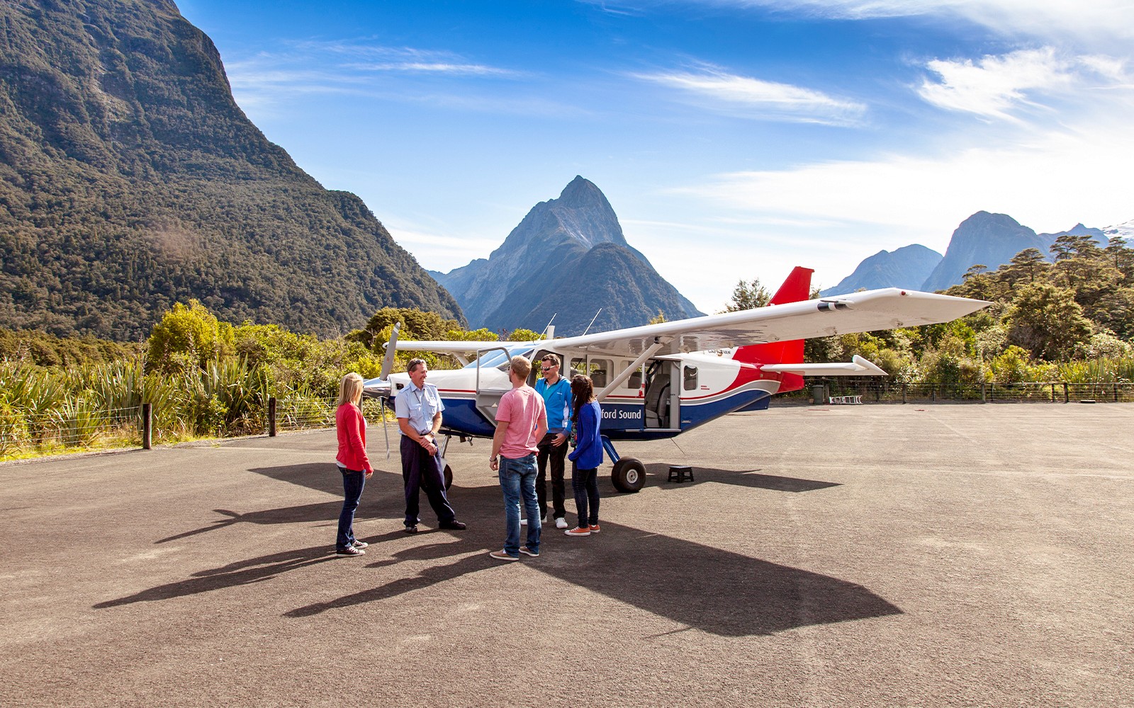 From Queenstown: Milford Sound Scenic Flyover & Cruise