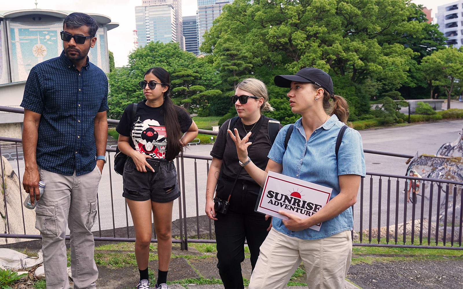 Tokyo Imperial Palace Historical Small-Group Guided Walking Tour — gallery 3