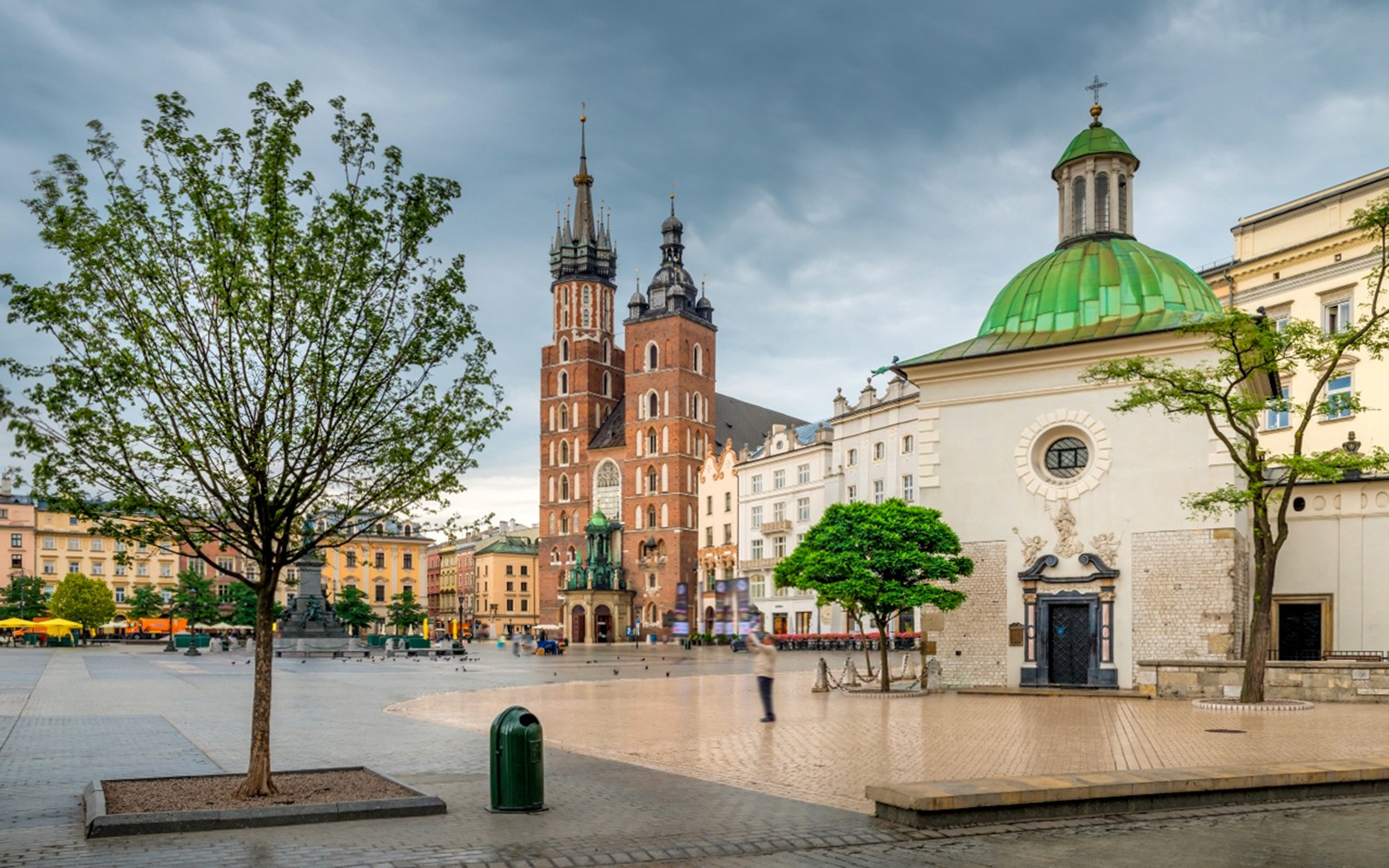 Krakow Guided Tour: Wawel Castle, Cathedral, the Old Town & St. Mary's Basilica