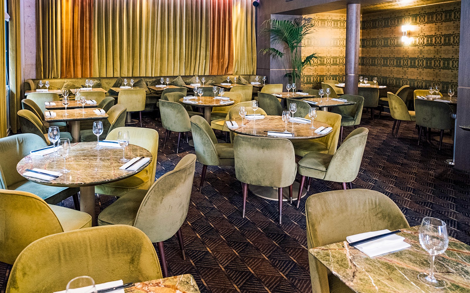 Crazy Horse Show Tickets with Dinner at Ginger Restaurant — gallery 4