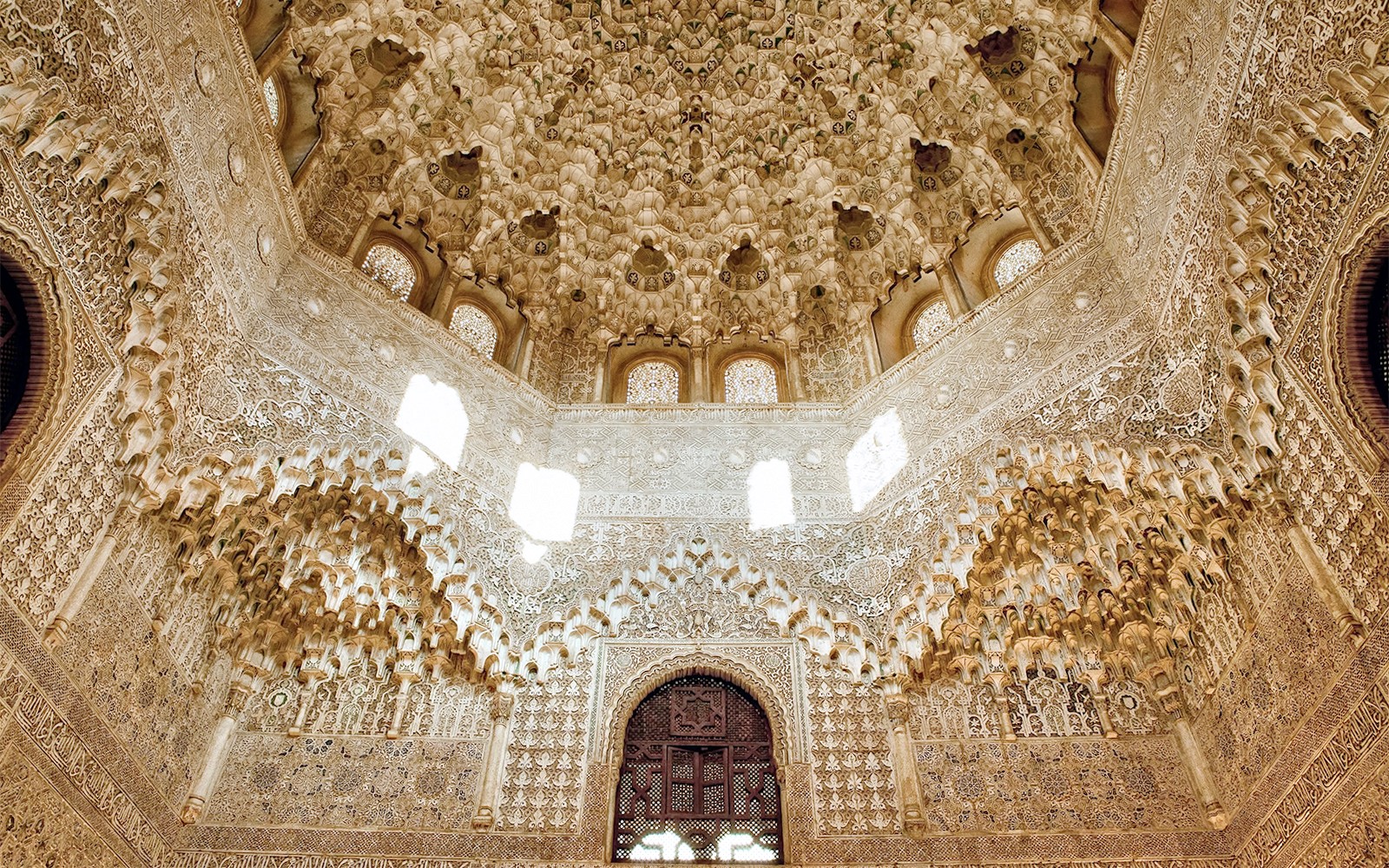 Alhambra Skip-the-Line Guided Tour with Nasrid Palaces