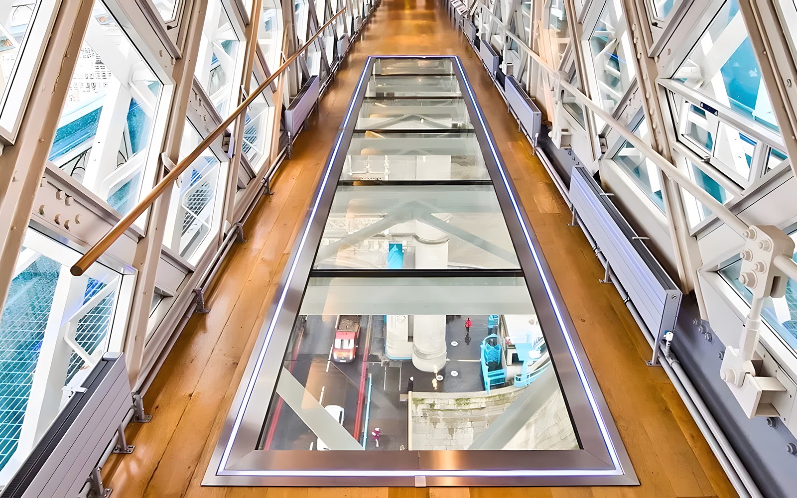 Tower Bridge and Engine Rooms Guided Tour with Thames River Cruise