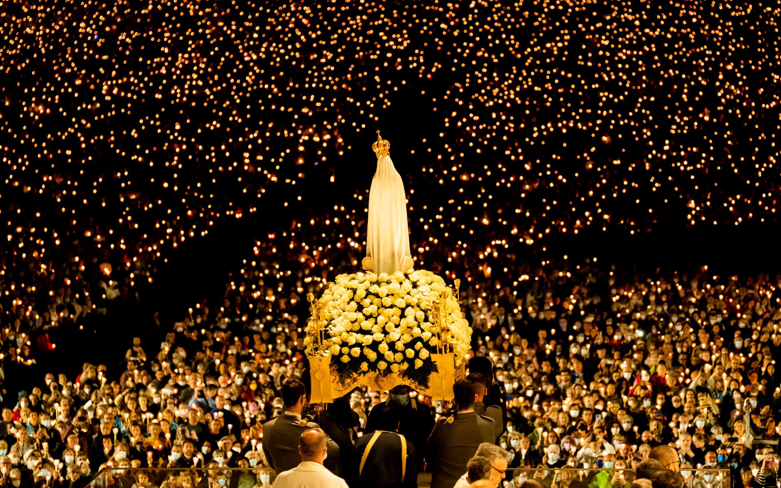 From Lisbon: Fatima Night Pilgrimage Tour with Candlelight Procession — gallery 3