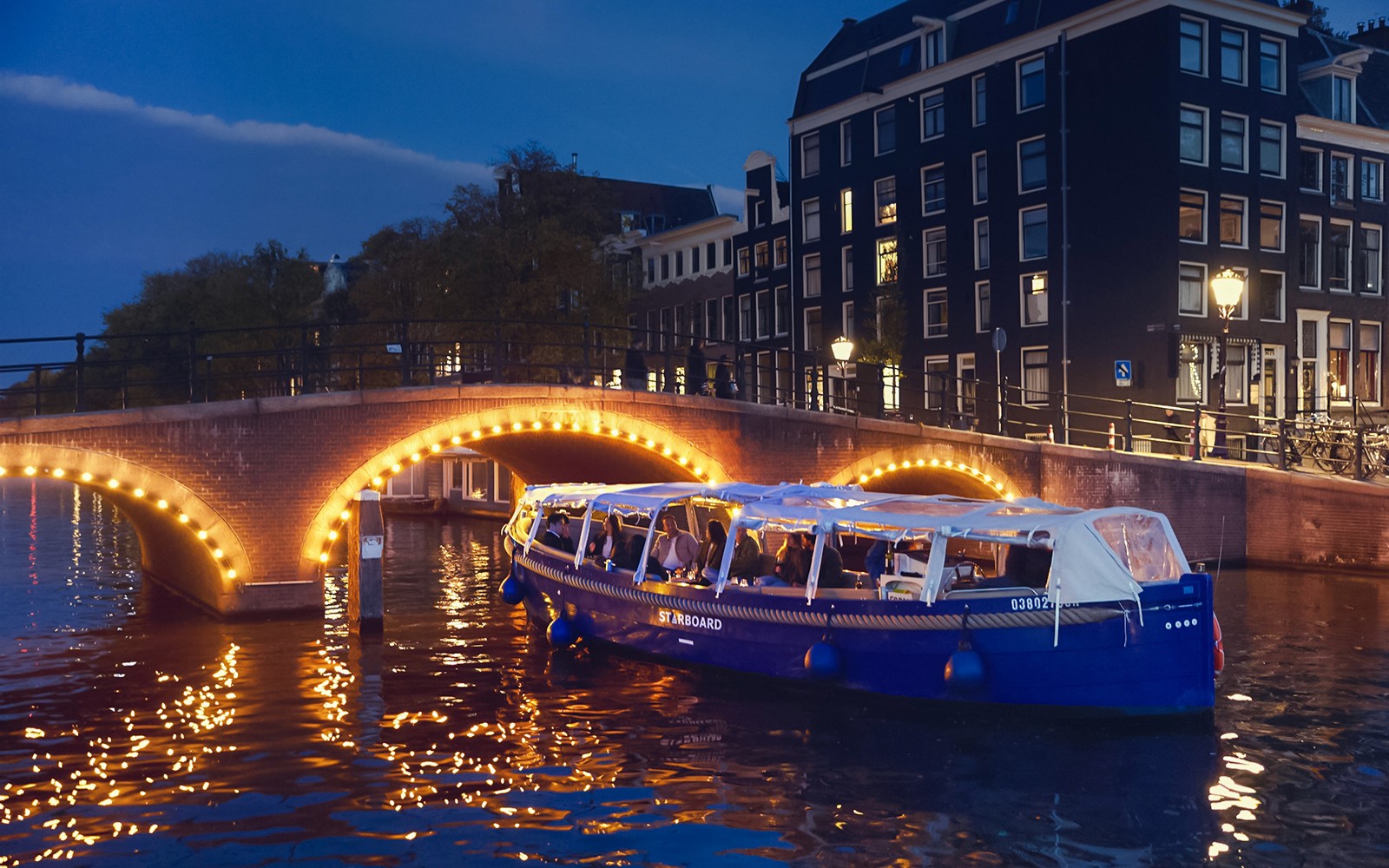 Amsterdam: 1-Hour Romantic Candlelight Evening Cruise With Unlimited Wine & Cheese — gallery 4