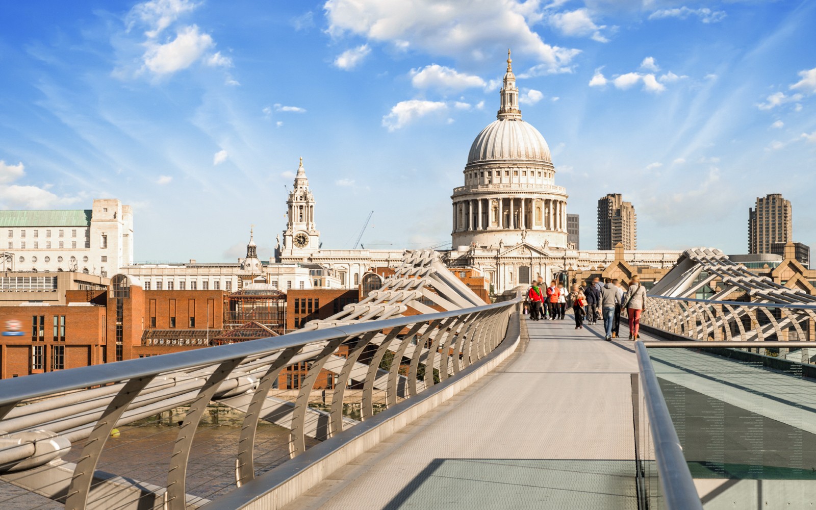 Harry Potter™ Film Locations Walking Tour with Thames River Cruise