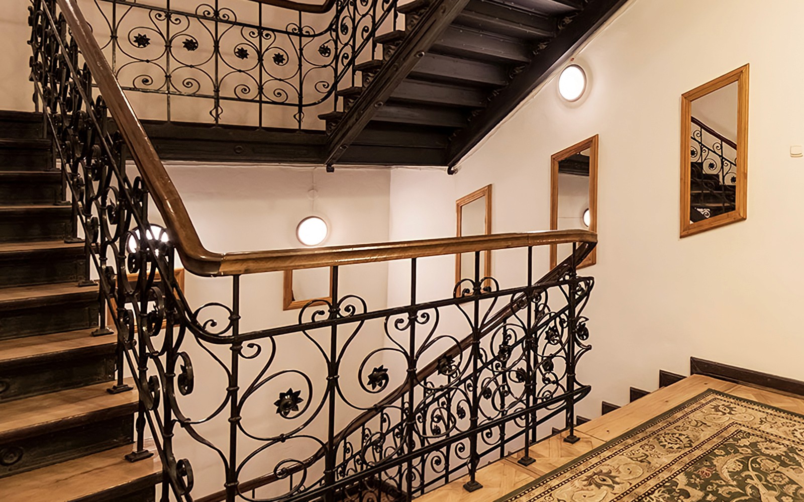 Evening Chopin Piano Concert at Chopin Gallery with a Glass of Wine — gallery 3