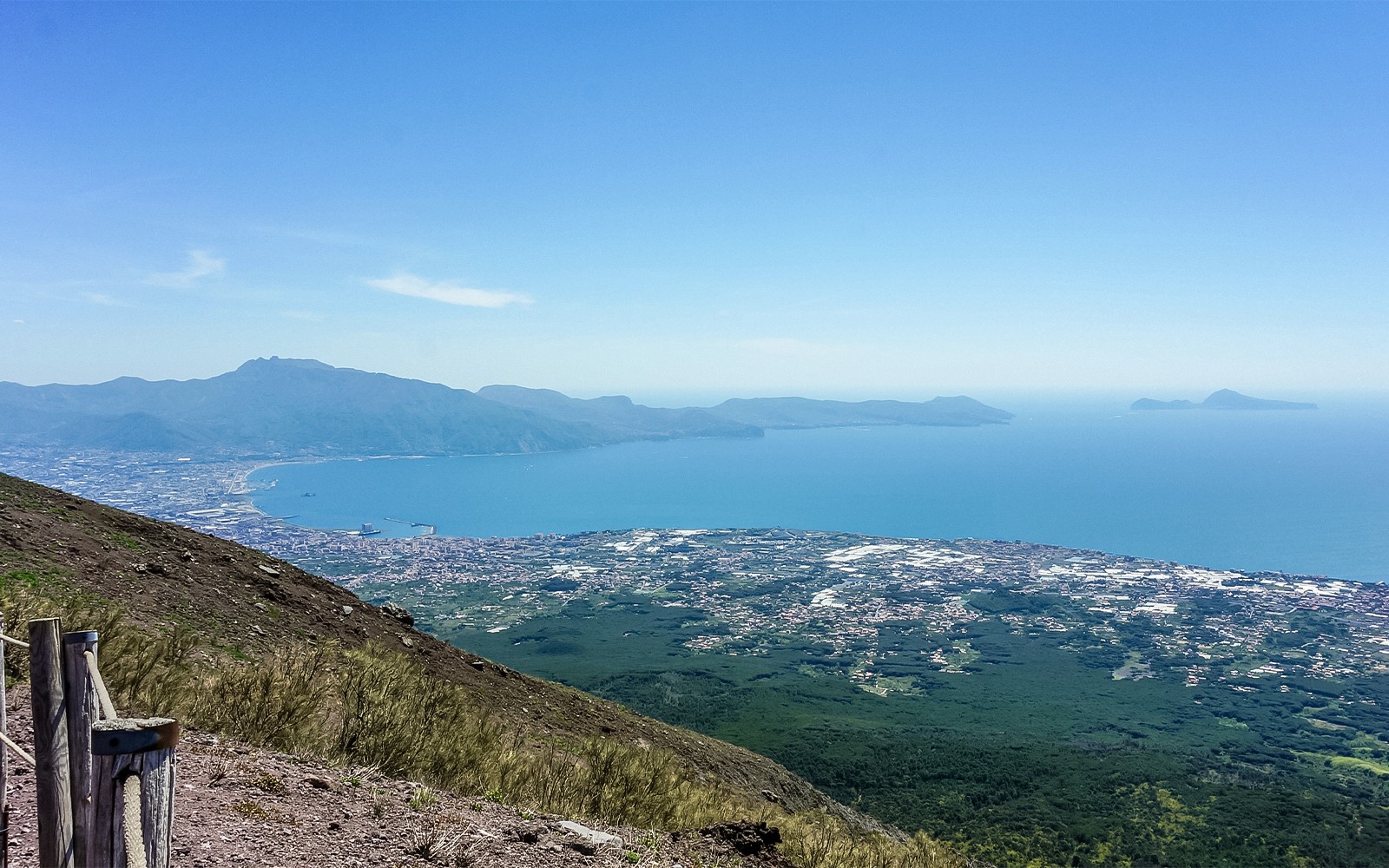 From Naples: Mount Vesuvius & Herculaneum or Pompeii Day Trip