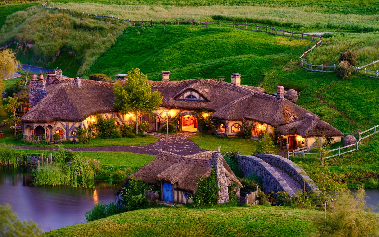 [All Inclusive] From Auckland: Hobbiton, Rotorua, Te Puia & Maori Culture Guided Tour