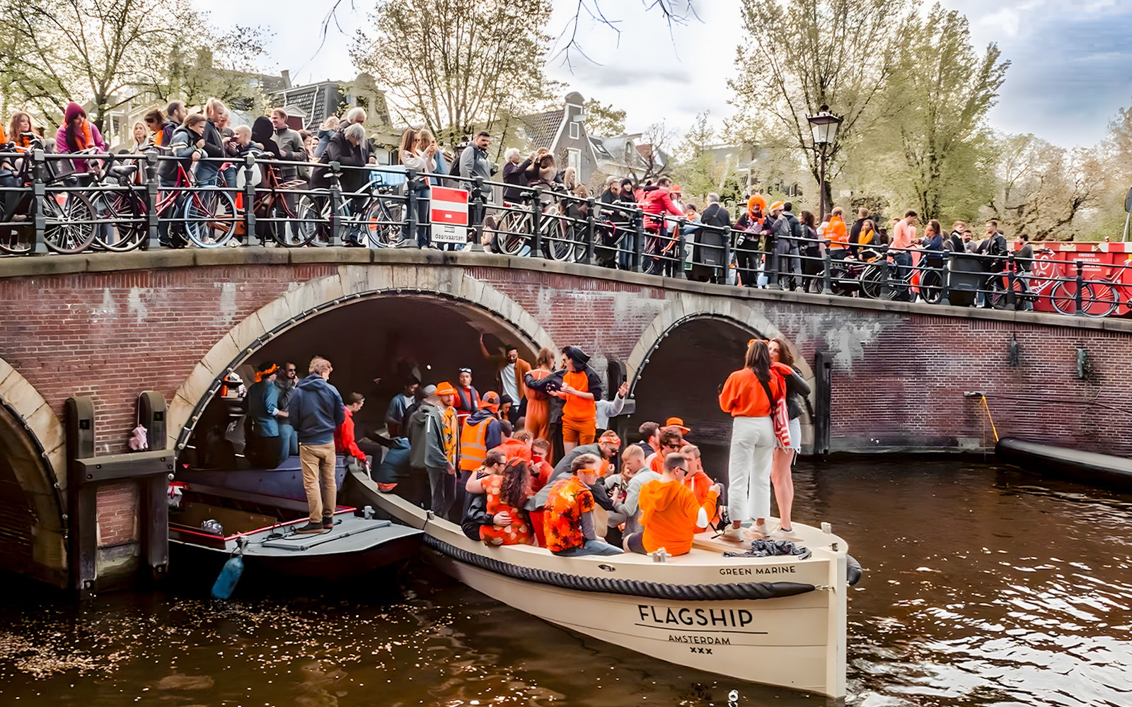 Amsterdam: 1.5-Hour King's Day Party Cruise with Unlimited Drinks & Music — gallery 1