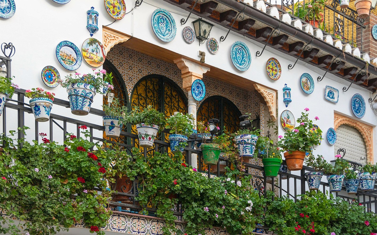 Full-Day Guided Tour of Alhambra with Transfers from Malaga