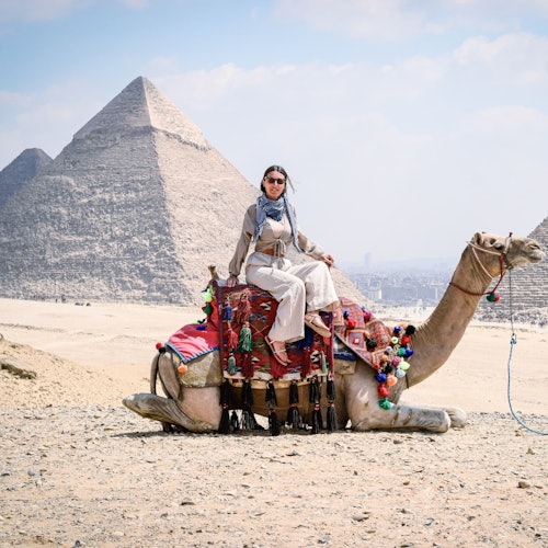 Giza Pyramids, Sphinx & National Museum: Guided Tour + Transfer + Lunch