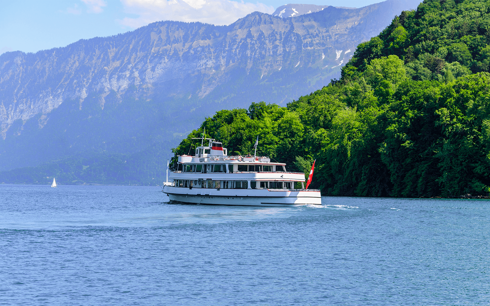 Lake Thun & Lake Brienz Cruise Day Pass