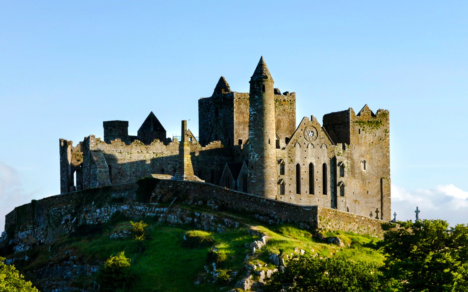 From Dublin: Blarney, Rock of Cashel & Cahir Castles Full-Day Tour
