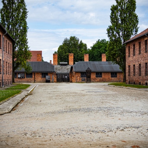 Auschwitz-Birkenau: Day Trip from Kraków with Dutch-Language Guided Tour — gallery 3
