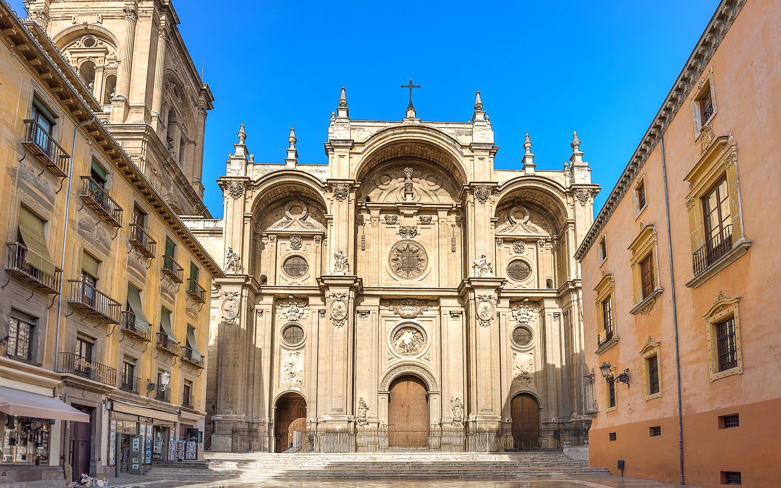Full-Day Guided Tour of Alhambra with Transfers from Malaga