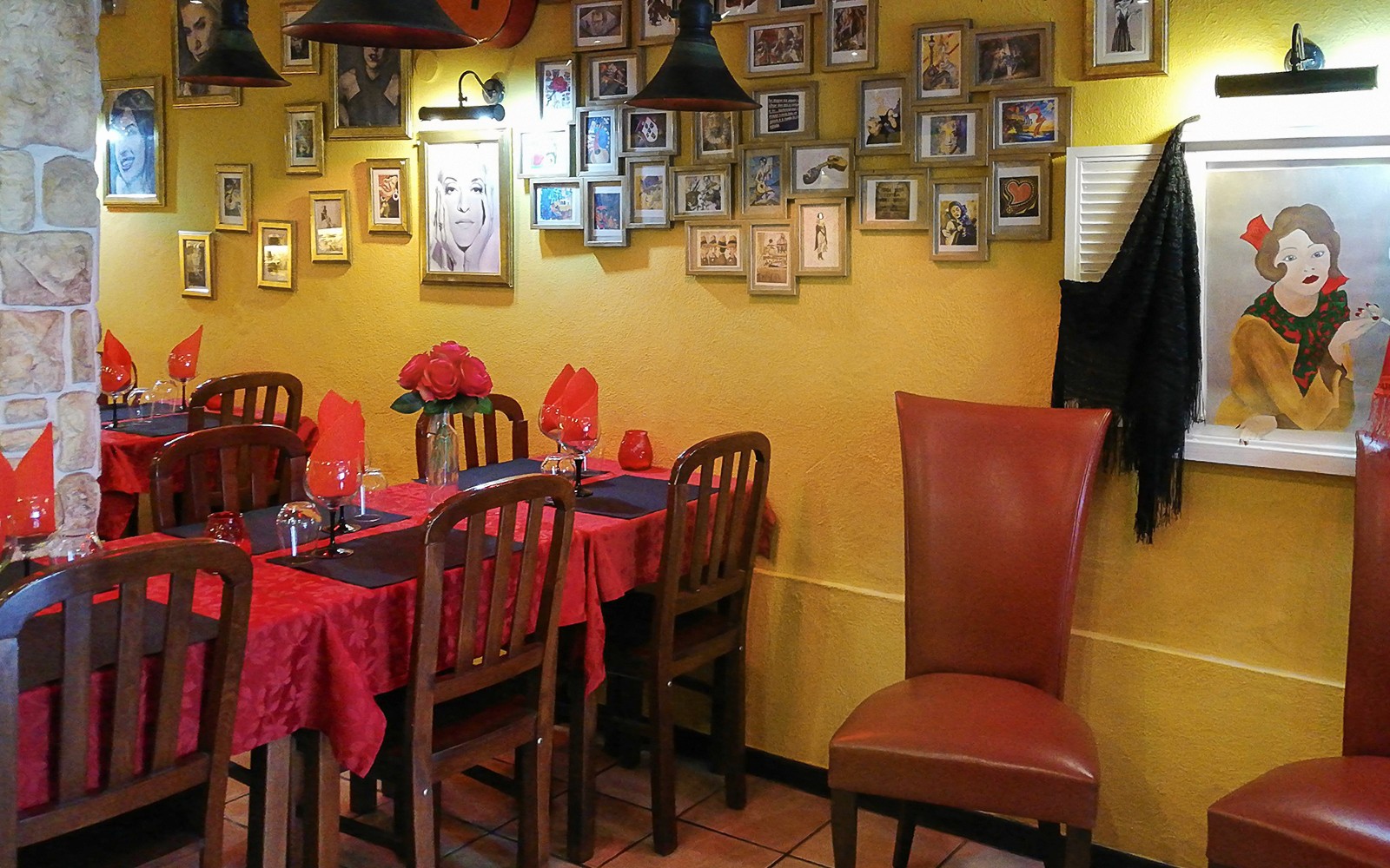 Walking Tour of Mouraria & Alfama with Dinner & Live Fado Show