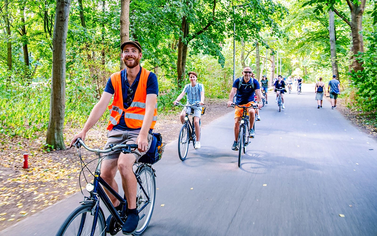 3.5-Hour Guided Bike Tour of Alternative Berlin