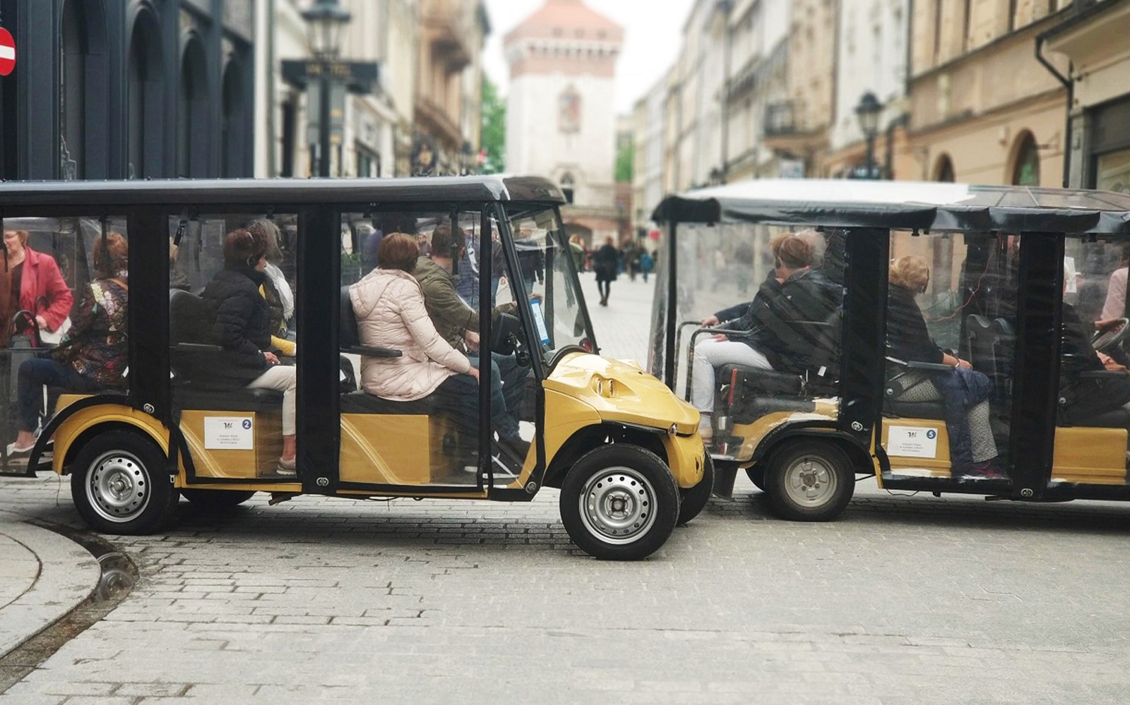 Old Town Sightseeing by Golf Cart & Wawel Castle Guided Tour