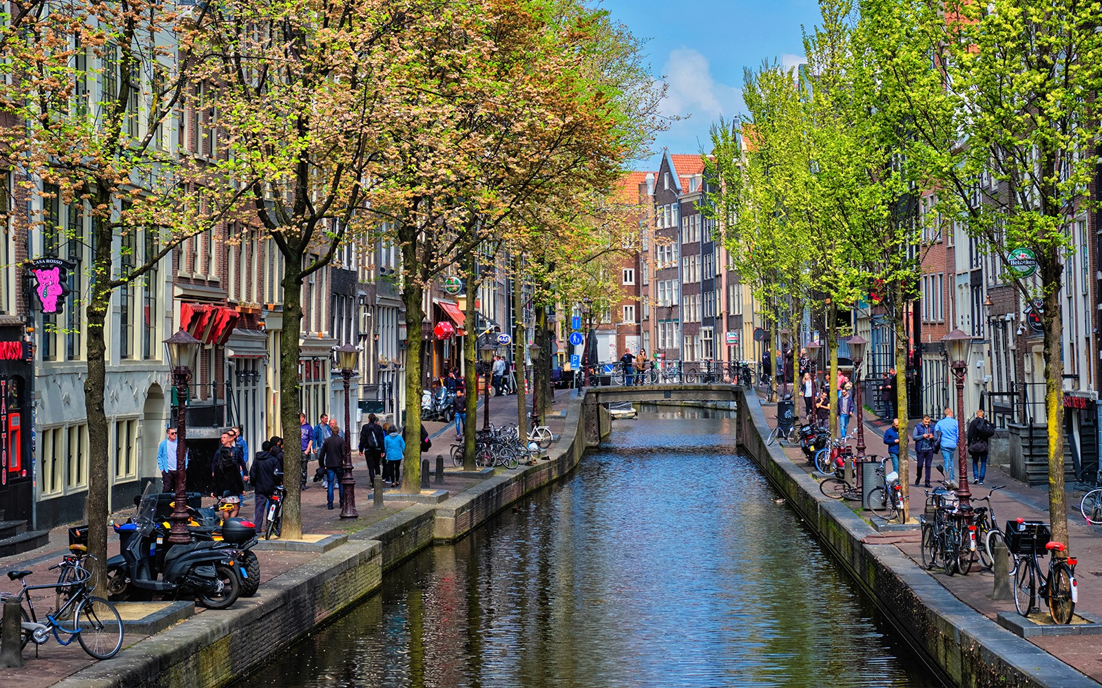 Amsterdam: 1-Hour Smoke-Friendly Cruise with 2 Drinks on Semi-Open Boat — gallery 4